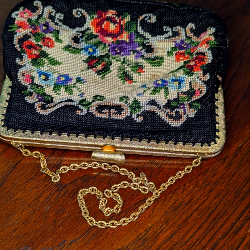 Source Unknown Black Floral Clutch with Gold Chain